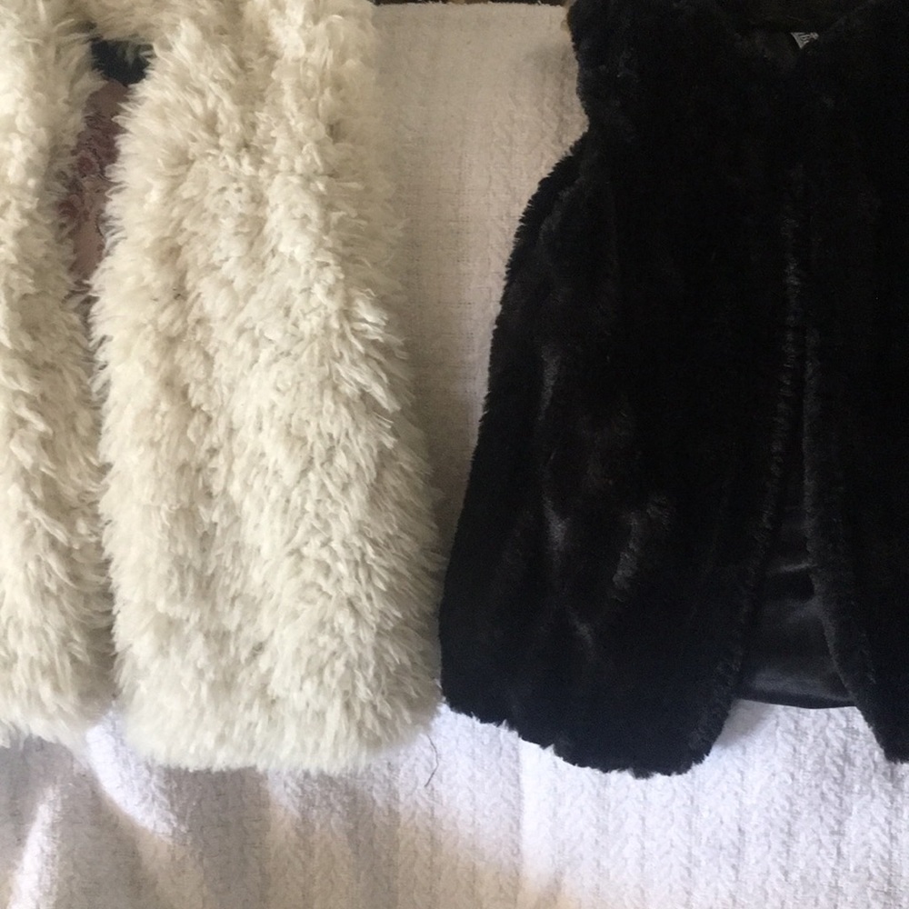 BUNDLE DEAL ! 👯: White and black children’s vests